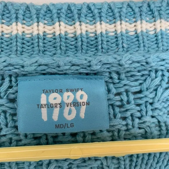 Taylor Swift 1989 Blue Cardigan with White Trim Size M/L Tayor - Picture 10 of 12